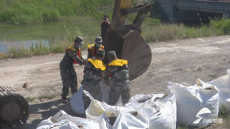 擋水墻防水墻一堵水墻對(duì)不對(duì)混凝土墻 堵水一堵兩高的水墻說(shuō)明了什么一堵墻和一面墻哪個(gè)對(duì)一堵怎樣的水墻廚房水堵了可能滲水到墻里嗎