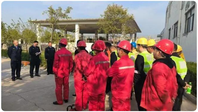 以“演”促戰(zhàn)！確山縣城管局開展地下有限空間作業(yè)應急演練